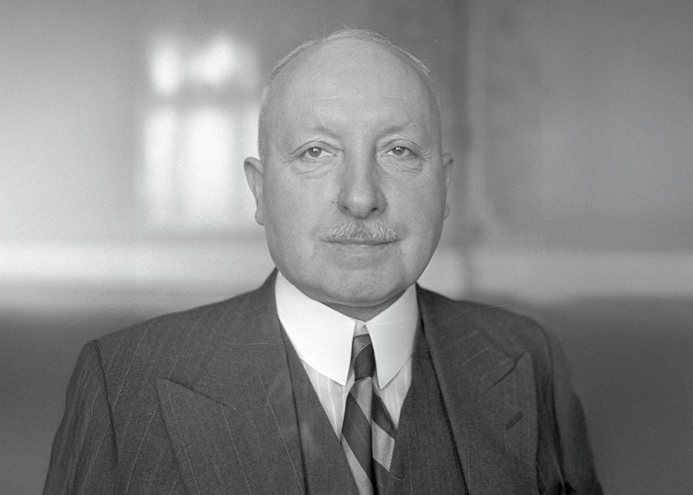 مخترع المحرك التيربو ألفريد بوتشي Alfred J. Büchi, engineer 1952. (Photo by: RDB/Dukas/Universal Images Group via Getty Images)