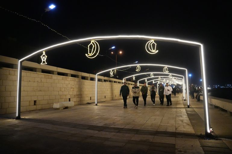 كورنيش مدينة بنغازي ليلا