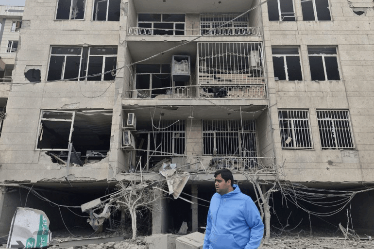 pic-87136-1772476967 المصدر: وكالة تسنيم الإيرانية آثار قصف أمريكي صهيوني في شارع تركمنستان في طهران