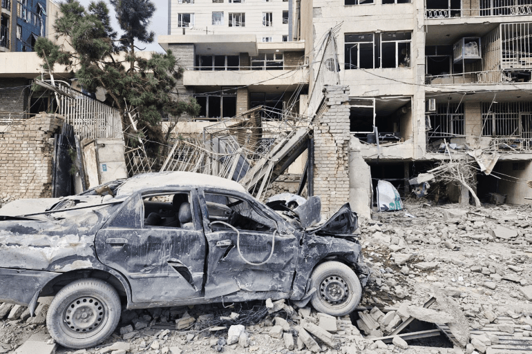 pic-87140-1772476979 المصدر: وكالة تسنيم الإيرانية آثار قصف أمريكي صهيوني في شارع تركمنستان في طهران