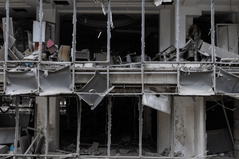 pic-98872-1772482639 المصدر: وكالة تسنيم الإيرانية آثار هجوم الولايات المتحدة والكيان الصهيوني على مستشفى غاندي استهدفت الولايات المتحدة والكيان الصهيوني مستشفى غاندي في طهران في عملٍ يُوصف بأنه جريمة حرب. شاهدوا تقرير وكالة تسنيم المصور هنا.