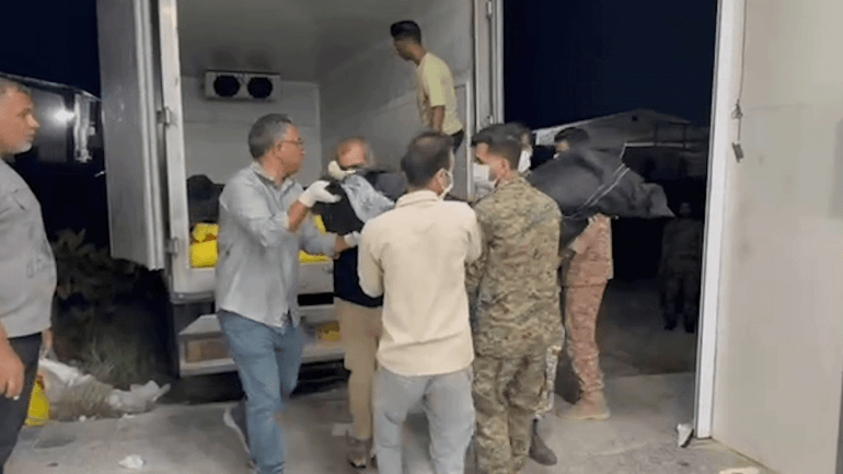 مجزرة مدرسة البنات الابتدائية في مدينة ميناب جنوب إيران المصدر: الجزيرة نت مهداة للجزيرة نت من المصور الرسمي (الخاص) للجنة تنظيم مراسم تشييع ودفن الشهداء في ميناب