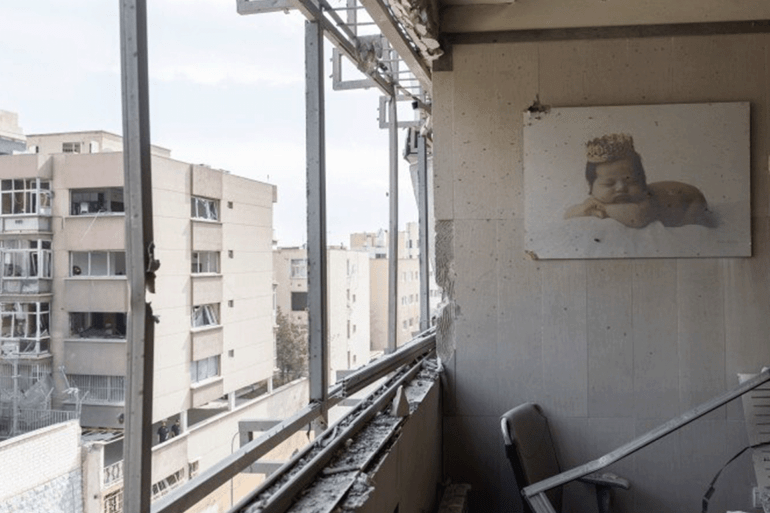 pic-98879-1772482660 المصدر: وكالة تسنيم الإيرانية آثار هجوم الولايات المتحدة والكيان الصهيوني على مستشفى غاندي استهدفت الولايات المتحدة والكيان الصهيوني مستشفى غاندي في طهران في عملٍ يُوصف بأنه جريمة حرب. شاهدوا تقرير وكالة تسنيم المصور هنا.