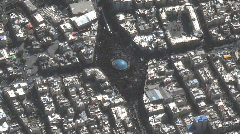 picsss-9-1772388807 آثار الضربات الجوية الأمريكية والإسرائيلية على أهداف في إيران المصدر: شركة فانتور الأمريكية