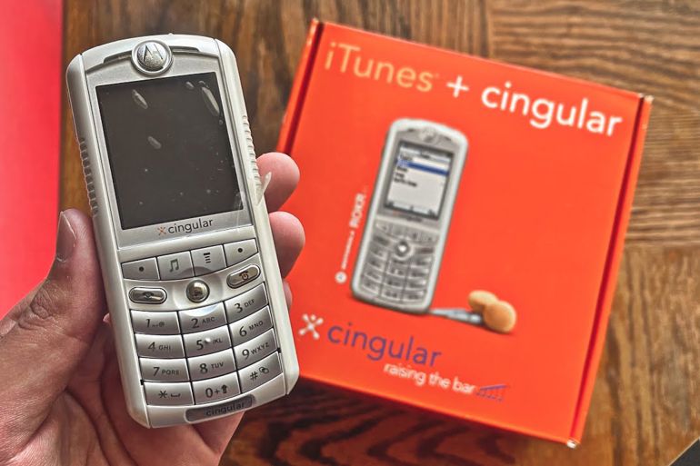 qwe78-1773841646 Motorola Rokr E1 (2005) Unboxing & Quick Review In 2021! | The iTunes Phone