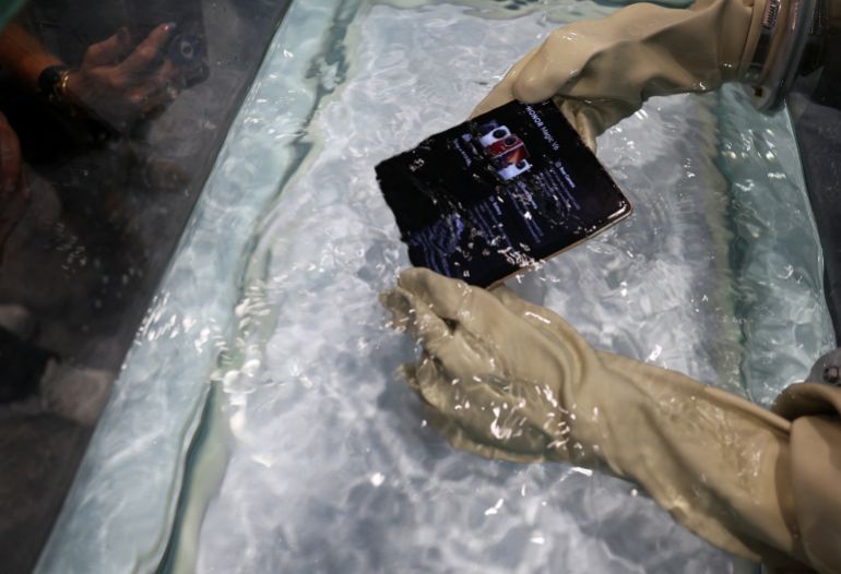 reuters_69a6d5e6-1772541414 A Honor Magic V6 foldable phone is submerged in water by a member of staff as the company unveils their new products ahead of Mobile World Congress Barcelona, Spain Spain March 1, 2026. REUTERS/Nacho Doce