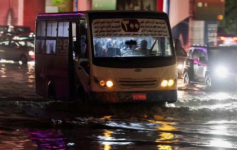 Vehicles drive through a flooded street during a thunderstorm and heavy rains in Cairo, Egypt, March 25, 2026. REUTERS/Mohamed Abd El Ghany
