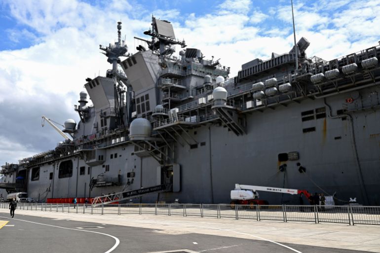 The US Navys USS Tripoli (LHA-7) amphibious assault ship is seen docked at fleet base in Sydney on November 4, 2022. The USS Tripoli and her 1,200-strong crew made a port call as part of routine operations in the Indo-Pacific. (Photo by Saeed KHAN / AFP)