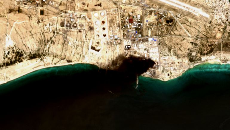 صور أقمار صناعية ترصد تصاعد الدخان من مستودع وقود في جزيرة لاوان الإيرانية (سينتينال-2)