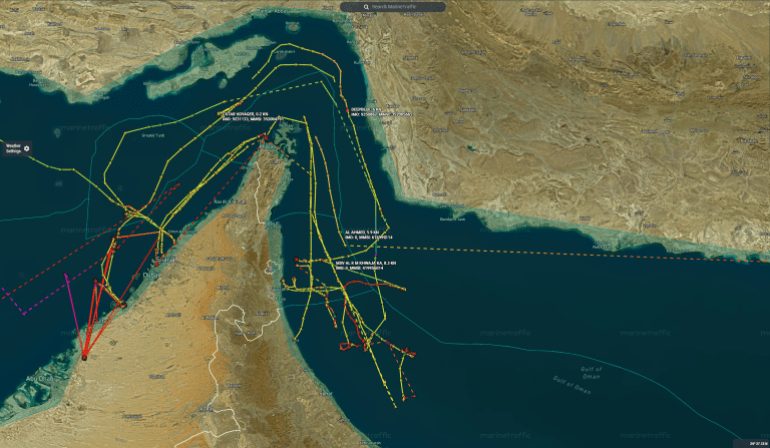 بيانات ملاحية تكشف السفن الأربع التي عبرت مضيق هرمز (مارين ترافيك)