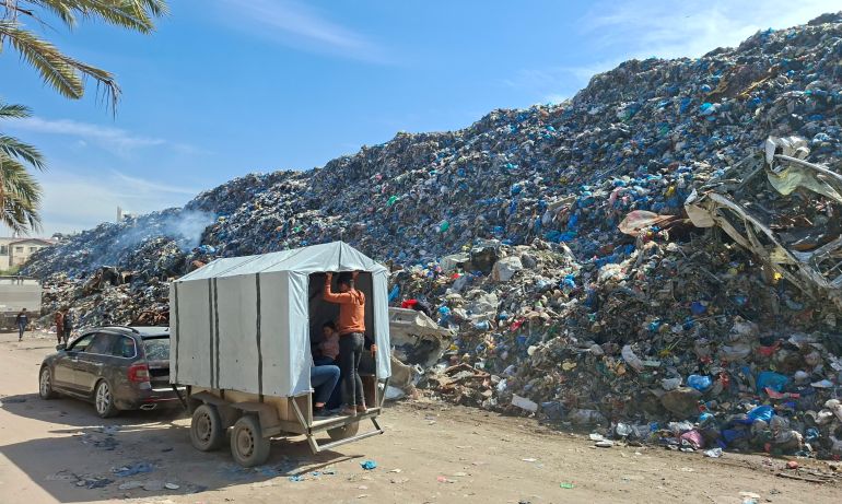 فلسطين/ غزة/ مكب نفايات أنشأ خلال الحرب في سوق فراس وسط مدينة غزة/ ابريل 2026/ تصوير خاص الجزيرة نت
