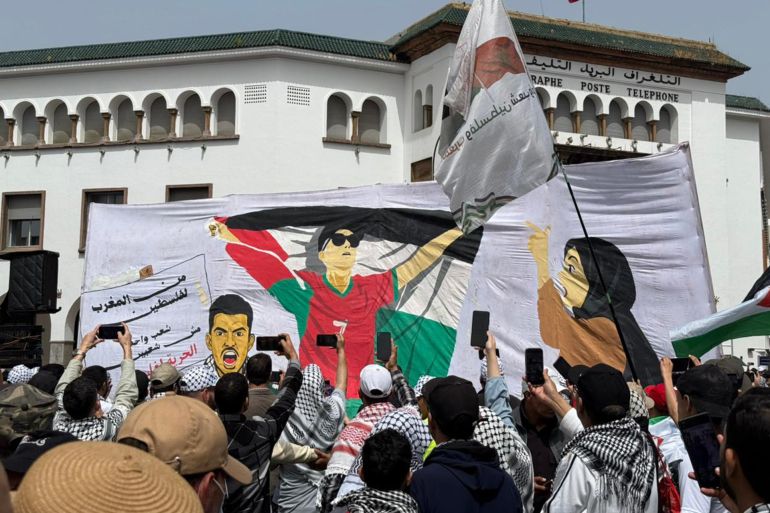آلاف المغاربة يحيون "يوم الأسير" ويرفعون صور حكيم زياش تنديداً بالاحتلال