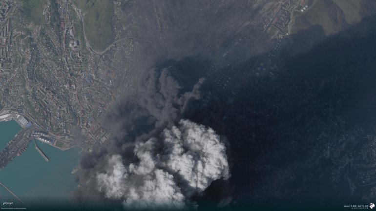 صور فضائية توثق تداعيات استهداف منشأة توابسي الروسية المصدر:Planet Labs PBC + Sentinel