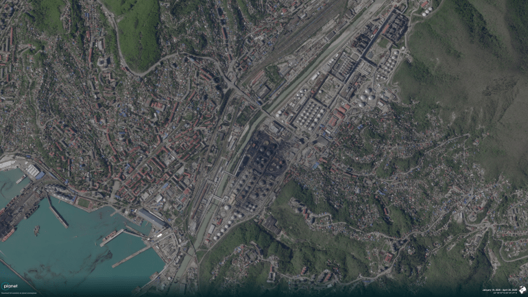 صور فضائية توثق تداعيات استهداف منشأة توابسي الروسية المصدر:Planet Labs PBC + Sentinel