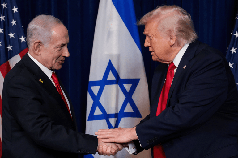 4656-1777419845 ترامب و نتنياهو U.S. President Donald Trump and Israeli Prime Minister Benjamin Netanyahu hold hands during a press conference after meeting at Trump’s Mar-a-Lago club in Palm Beach, Florida, U.S., December 29, 2025. REUTERS/Jonathan Ernst