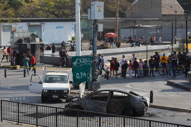 في المكسيك، قتلت قوات الأمن الفيدرالية نيميسيو أوسيجويرا سيرفانتس، الملقب بـ"إل مينشو" El Mencho، زعيم كارتل خاليسكو للجيل الجديد (CJNG) وأشهر تاجر مخدرات مطلوب في البلاد. ووفقًا لوسائل الإعلام الوطنية، نُفذت عملية عسكرية استهدفت الكارتل في تابالبا، وهي بلدة تقع على بعد حوالي 130 كيلومترًا جنوب غوادالاخارا، عاصمة ولاية خاليسكو. (وكالة الأناضول)