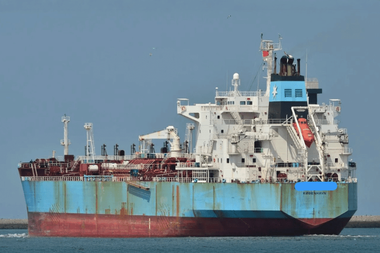 المصدر: حساب خفر السواحل الهندي على إكس https://x.com/IndiaCoastGuard/status/2019989306551533989?s=20 إحدى سفن أسطول الظل التي أعلن خفر السواحل الهندي عن مصادرتها نص المنشور: On 06 Feb 26, @IndiaCoastGuard busted an International oil-smuggling racket in a meticulously coordinated sea–air operation. The syndicate exploited mid-sea transfers in international waters to move cheap oil from conflict ridden regions to motor tankers, evading duties owed to coastal states. Acting on tech enabled surveillance and data-pattern analysis, #ICG intercepted three suspect vessels approx 100 NM west of #Mumbai. Sustained rummaging, electronic data corroboration, and crew interrogation exposed the modus operandi and a global handler network. The vessels known to frequently change identity, are being escorted to #Mumbai for further legal action, reinforcing India’s role as a net provider of maritime security and guardian of the rules based international order.