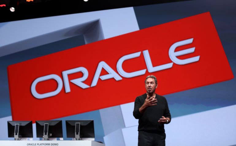 لاري إليسون Oracle's Executive Chairman of the Board and Chief Technology Officer Larry Ellison gestures during his keynote address at Oracle OpenWorld in San Francisco, California September 30, 2014. REUTERS/Robert Galbraith (UNITED STATES - Tags: BUSINESS TELECOMS SCIENCE TECHNOLOGY)