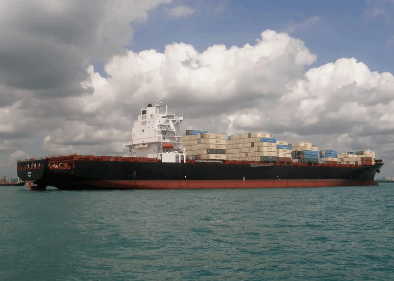 المصدر: موقع marinetraffic https://www.marinetraffic.com/en/photos/of/ships/shipid:657791/shipname:TOUSKA?order=date_uploaded توسكا الإيرانية TOUSKA