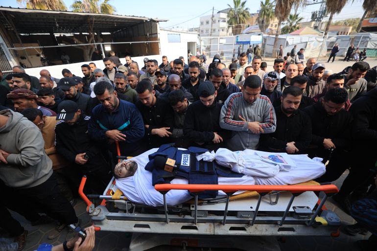 EDITORS NOTE: Graphic content / Mourners pray as they attend the funeral of Al Jazeera journalist Mohammad Wishah, who was killed in an Israeli strike, at the Al-Aqsa Martyrs Hospital in Deir al-Balah in the central Gaza Strip, on April 9, 2026.