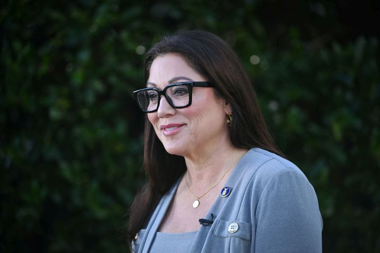 afp_69e6b71fcfa6-1776727839 (FILES) US Labor Secretary Lori Chavez-DeRemer prepares for a television interview outside of the West Wing of the White House in Washington, DC on September 5, 2025.