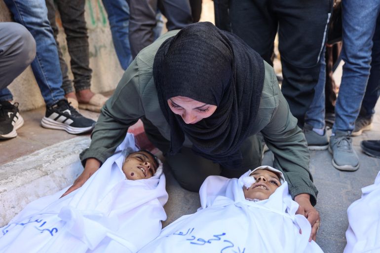 afp_69e9edde2e07-1776938462 EDITORS NOTE: Graphic content / Amnaa al-Abed mourns over the bodies of her sons, Salah and Abdullah, killed in a reported Israeli airstrike the previous night during their funeral at Al-Shifa Hospital in Gaza City on April 23, 2026.