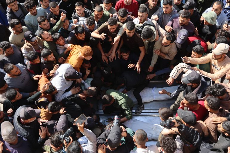 afp_69f329db71cc-1777543643 EDITORS NOTE: Graphic content / Displaced Palestinians mourn over bodies during the funeral after four people who were killed by an Israeli strike that targeted a vehicle in Gaza City, on April 28, 2026.