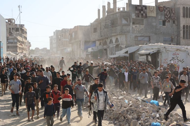 afp_69f329dee2c9-1777543646 Displaced Palestinians attend the funeral after four people were killed by an Israeli strike that targeted a vehicle in Gaza City, on April 28, 2026.