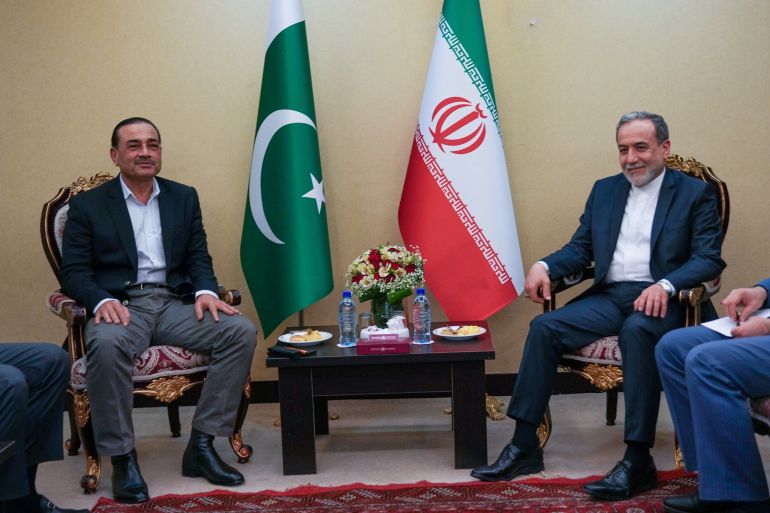 ap_69e50185f32f3-1776615814 In this photo released by the Iranian Foreign Ministry, Iranian Foreign Minister Abbas Araghchi, right, meets with Pakistan's Army Chief Field Marshal Gen. Asim Munir in Tehran, Wednesday, April 15, 2026. (Iranian Foreign Ministry via AP)