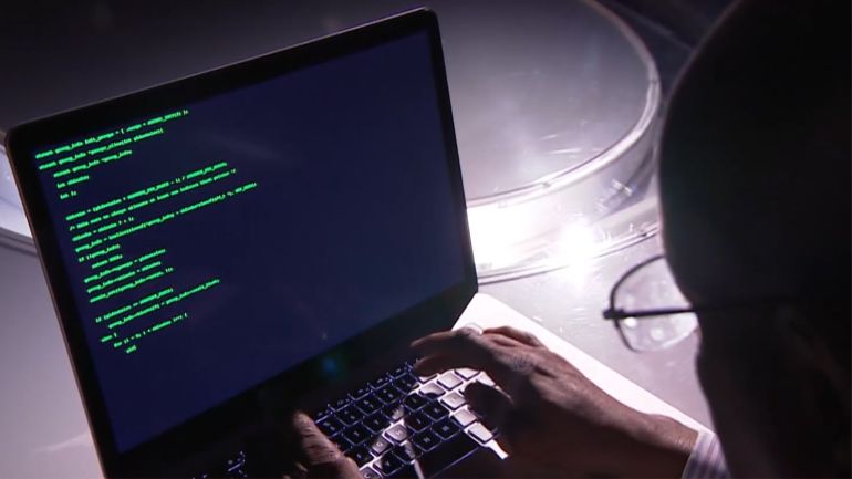 فضيحة جديدة.. الإمارات تستخدم تطبيق "توتوك" المجاني للتجسس على مستخدميه