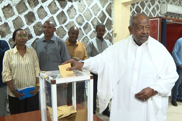 d8abd982d8abd981-1775834944 الرئيس المنتهية ولايته يصوت