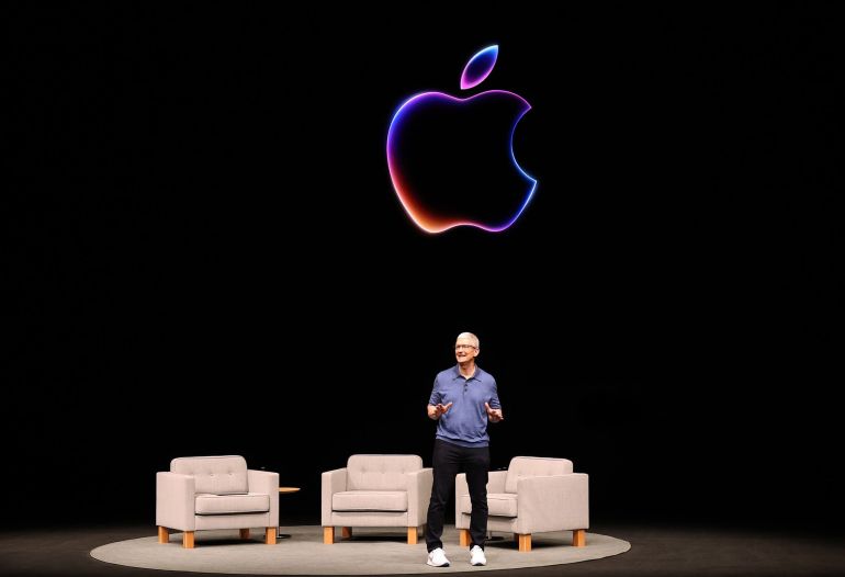 d8b3d8b4d98ad8a8d8b3d98ad8b2-1775124457 CUPERTINO, CALIFORNIA - JUNE 10: Apple CEO Tim Cook delivers remarks at the start of the Apple Worldwide Developers Conference (WWDC) on June 10, 2024 in Cupertino, California. Apple will announce plans to incorporate artificial intelligence (AI) into Apple software and hardware. (Photo by Justin Sullivan/Getty Images)