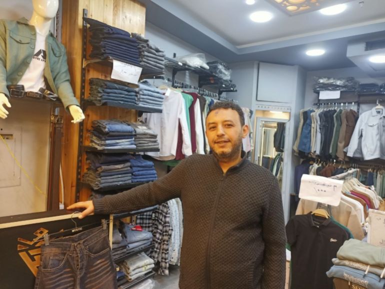 شادي، أحد العاملين في محل ملابس داخل مجمع طلعت حرب التجاري