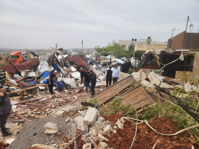 الاحتلال يهدم إسطبلًا للخيل في بلدة الرام