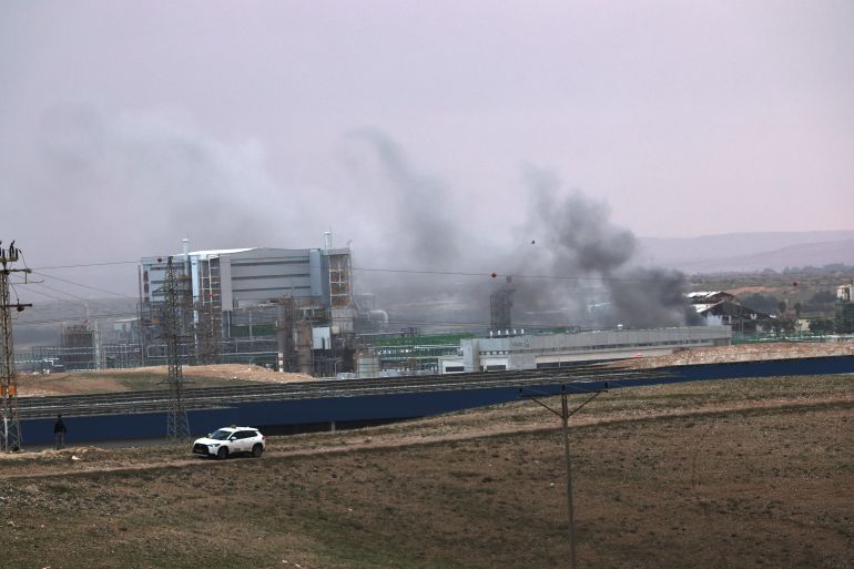 epaselect epa12859158 Smoke rises from the Ramat Hovav industrial area near the southern city of Beer Sheva, as a result of an Iranian missile, Israel, 29 March 2026. EPA/ATEF SAFADI