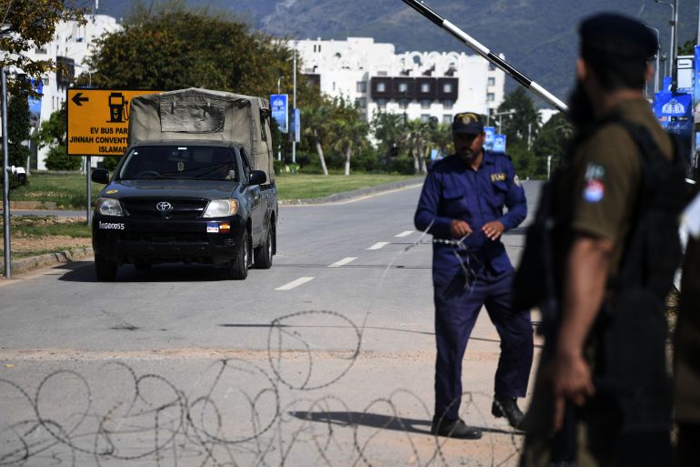 epa12904160 Pakistani security officials stand guard on a road leading to the Red Zone, where most diplomatic missions and government offices are located, including the venue for the expected second round of US-Iran peace talks, in Islamabad, Pakistan, 21 April 2026. As the ceasefire deadline nears, US negotiators are returning to Islamabad for a second round of talks, despite an Iranian Foreign Ministry spokesperson stating that Tehran has no plans to participate. EPA/SOHAIL SHAHZAD