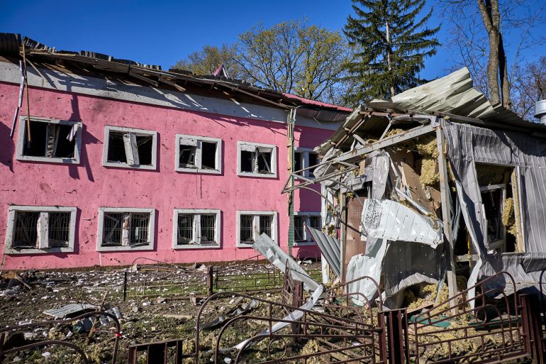 epa_69ed405ac900-1777156186 epa12913042 The site of a Russian strike on a residential area in Kharkiv, Ukraine, 25 April 2026, amid the ongoing Russian invasion. At least 4 people died, and more than 30 were injured in the overnight attack on Ukraine, according to the State Emergency Service of Ukraine report. EPA/SERGEY KOZLOV