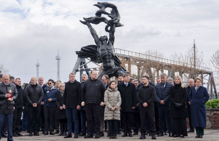 epa_69ee920e4e84-1777242638 epa12915704 Ukraine's President Volodymyr Zelensky and Moldovan President Maia Sandu, along with participants of the Ukraine Energy Coordination Group conference, attend a ceremony of laying flowers at a memorial for the Chornobyl Nuclear Power Plant on the occasion of the 40th anniversary of the Chornobyl nuclear disaster, in Chornobyl, Ukraine, 26 April 2026, amid the Russian invasion EPA/STRINGER