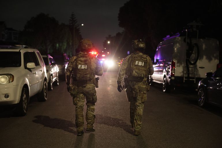 epa_69eed12d84ad-1777258797 epaselect epa12914712 FBI tactical team walks near the home of the alleged White House correspondents' dinner shooter in Torrance, California, USA, 26 April 2026. The alleged shooter is in custody. EPA/CHRIS TORRES