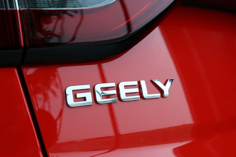 The car logo of Chinese automaker Geely is seen at a dealership in Artyom outside Vladivostok, Russia, March 22, 2023. REUTERS/Tatiana Meel