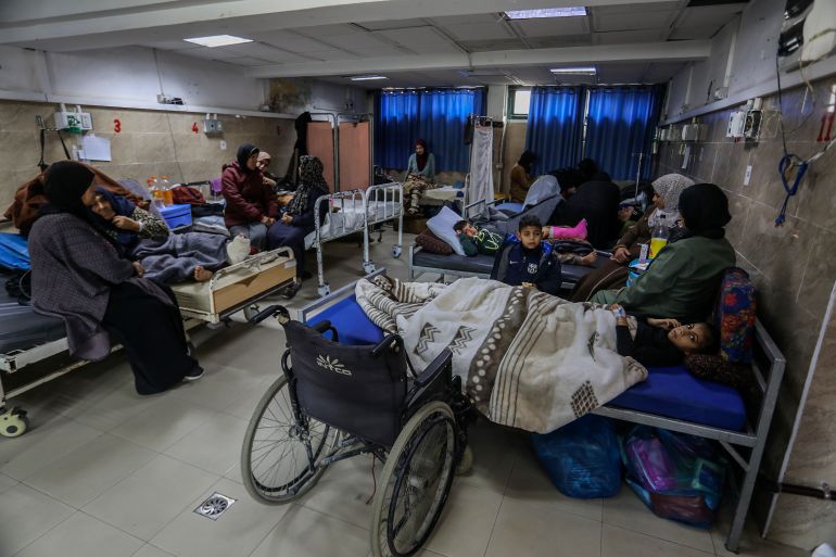 gaza-1775469704 آلاف المرضى في غزة ينتظرون الموت أو إذن السفر (الأناضول)