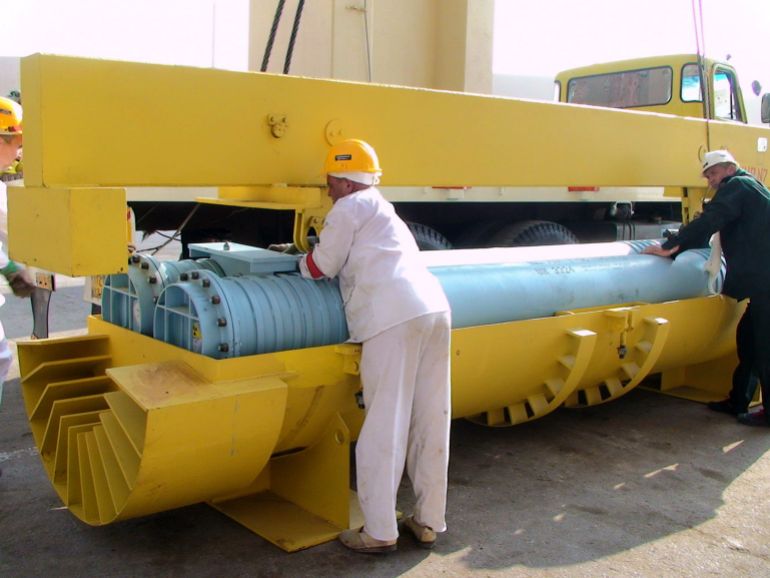 BUSHEHR, IRAN - AUGUST 21: This handout image supplied by the IIPA (Iran International Photo Agency) shows a view of the reactor building at the Russian-built Bushehr nuclear power plant as the first fuel is loaded, on August 21, 2010 in Bushehr, southern Iran. The Russiian built and operated nuclear power station has taken 35 years to build due to a series of sanctions imposed by the United Nations. The move has satisfied International concerns that Iran were intending to produce a nuclear weapon, but the facility's uranium fuel will fall well below the enrichment level needed for weapons-grade uranium. The plant is likely to begin electrictity production in a month. (Photo by IIPA via Getty Images)