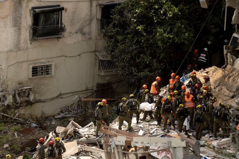 HAIFA, ISRAEL, - APRIL 6: Israeli emergency responders carry a dead body after recovering from a residential building following apparent Iranian ballistic missile strike on April 6, 2026 in Haifa, Israel. Iran has continued firing waves of drones and missiles at Israel after the United States and Israel launched a joint attack on Iran early on February 28th. (Photo by Amir Levy/Getty Images)