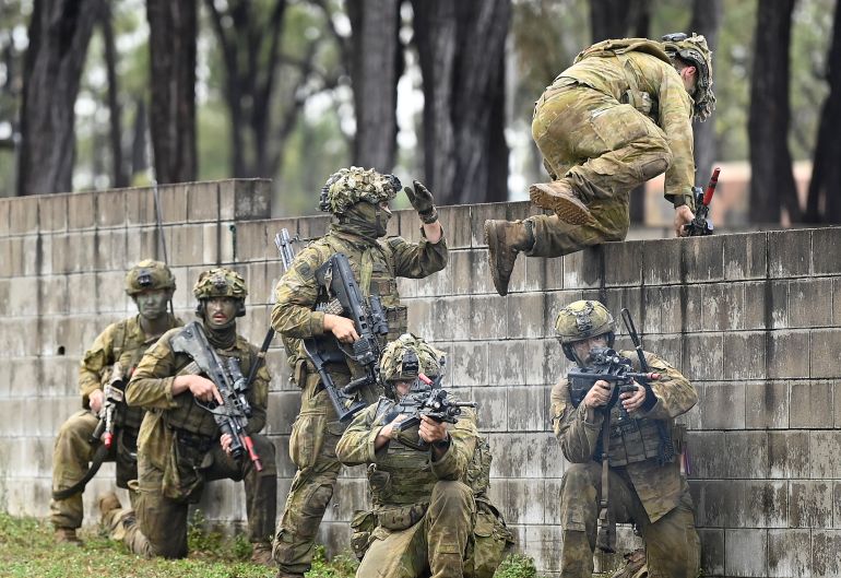 TOWNSVILLE, AUSTRALIA - JULY 24: Australian soldiers from Battle Group Kapyong conducts a clearance of an enemy position on July 24, 2025 in Townsville, Australia. Over 30,000 military personnel from 19 nations are participating in Exercise Talisman Sabre 2025, the largest-ever joint military drills held across Australia and, for the first time, Papua New Guinea, focusing on multi-domain operations including land, sea, air, space, and cyber warfare. (Photo by Ian Hitchcock/Getty Images)