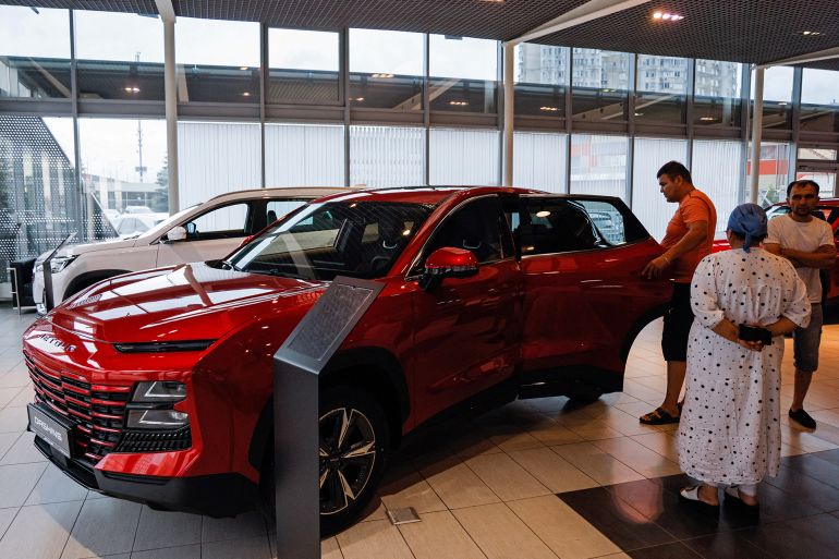 People inspect a Jetour Dashing crossover produced by Chinese automaker Jetour at the Keyauto dealership in Lyubertsy, in the Moscow Region, Russia July 12, 2023. REUTERS/Maxim Shemetov