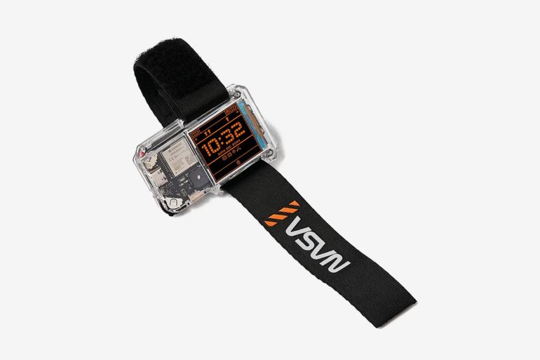 ساعة NASA Artemis Watch 2.0 @موقع الشركة المصنعة - circuitmess.com