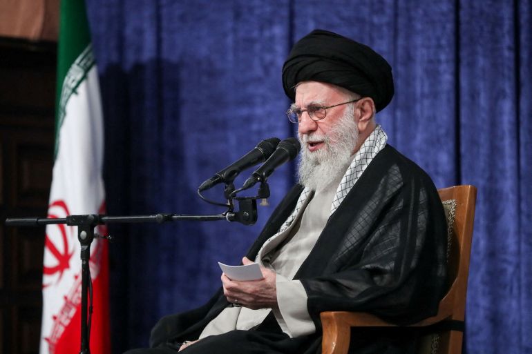 khamenei4-1756064315 المرشد الأعلى الإيراني آية الله علي خامنئي يتحدث خلال اجتماع في طهران، إيران، 24 أغسطس/آب 2025