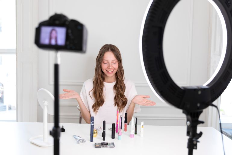 Streaming youtube make up artist freelancer freepik