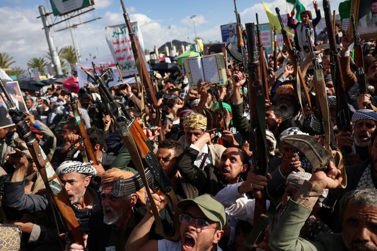 kjnhd-1775837116 Houthi supporters demonstrate in solidarity with Iran, amid a two-week ceasefire between U.S. and Iran, in Sanaa, Yemen, April 10, 2026. REUTERS/Khaled Abdullah