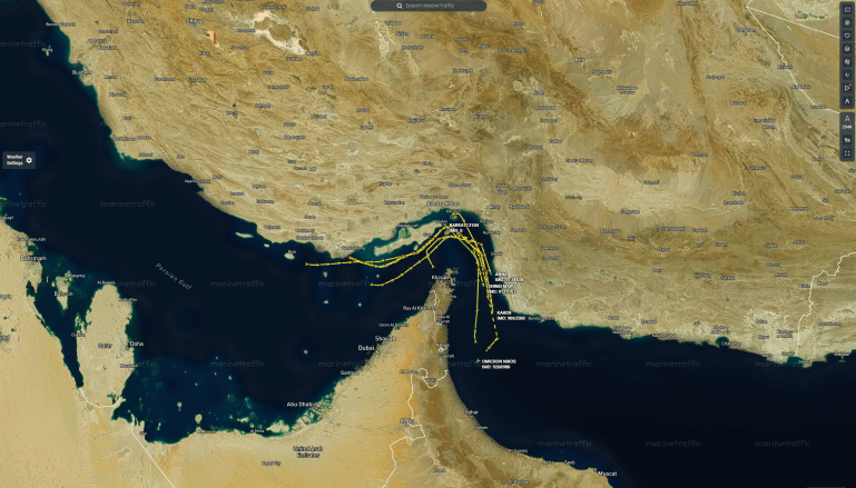 بيانات ملاحية ترصد عبور 8 سفن لمضيق هرمز (مارين ترافيك)